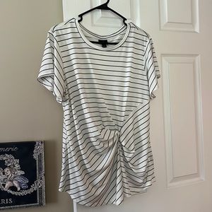 Worthington black and white blouse size large longer in front knot